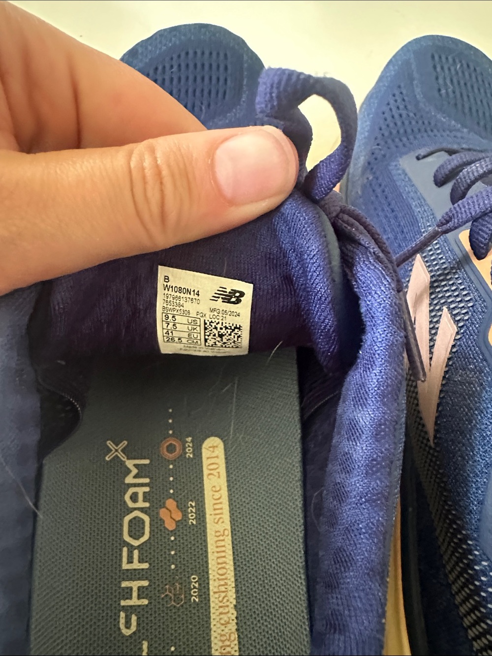 New Balance 1080 Women's Navy Blue with Pink Accent Running Sneakers - Picture 6 of 6